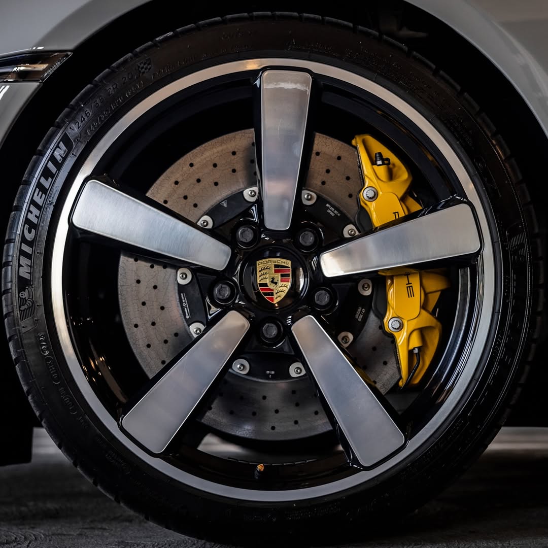 2021 Porsche 911 Carrera