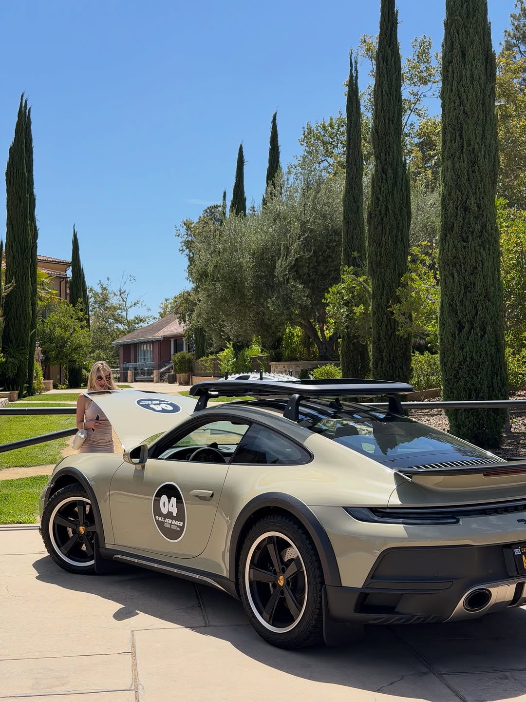 2024 Porsche 911 Dakar